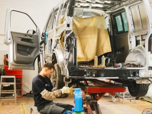 Photo d'un chantier de carrosserie dans la Concession Mouton Volkswagen Vitré