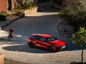 Photo de la nouvelle Audi RS5 2026 en rouge